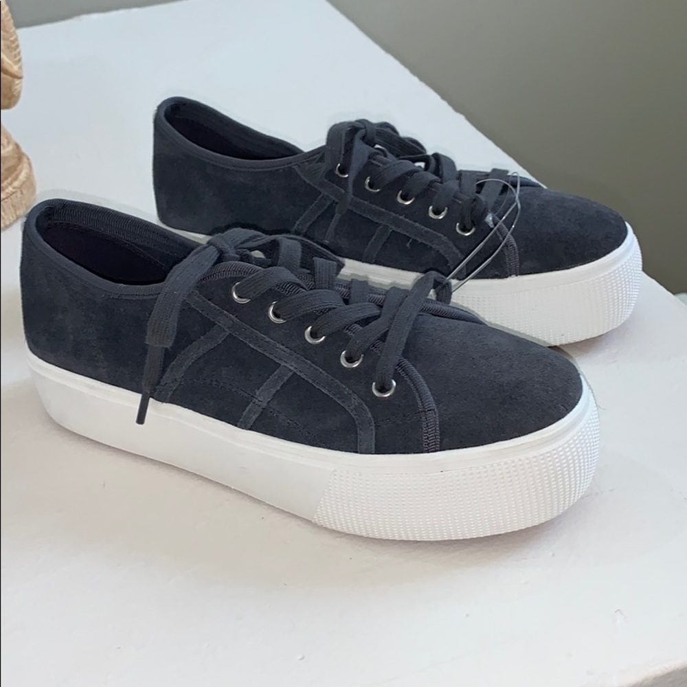 NWOT Steve Madden Suede Platform Sneaker